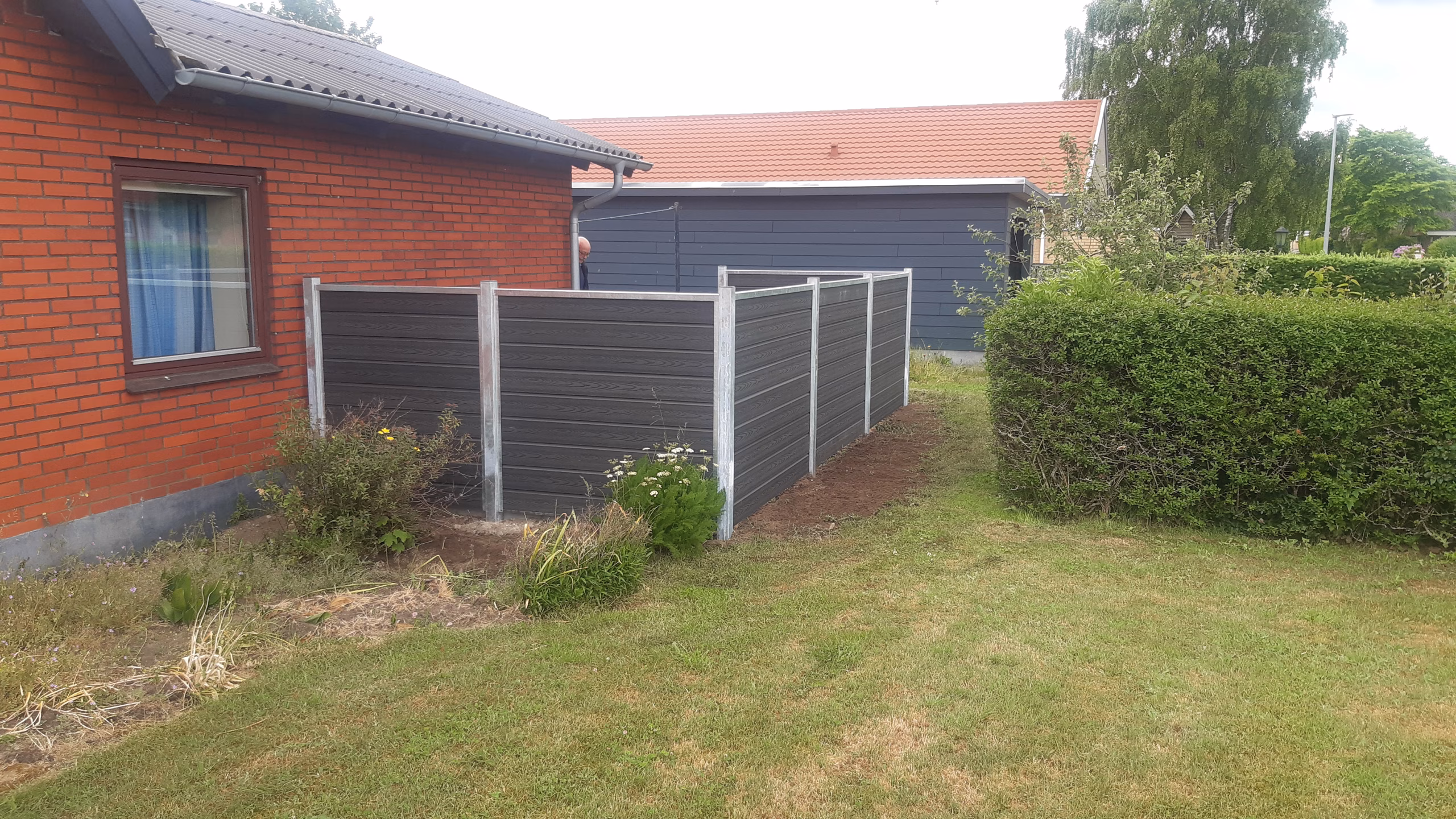 Opsætning af komposithegn i Bjerringbro